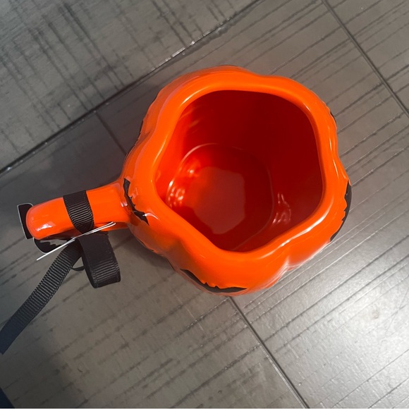 NWT spooky Rae Dunn pumpkin mug with bats - Picture 3 of 4